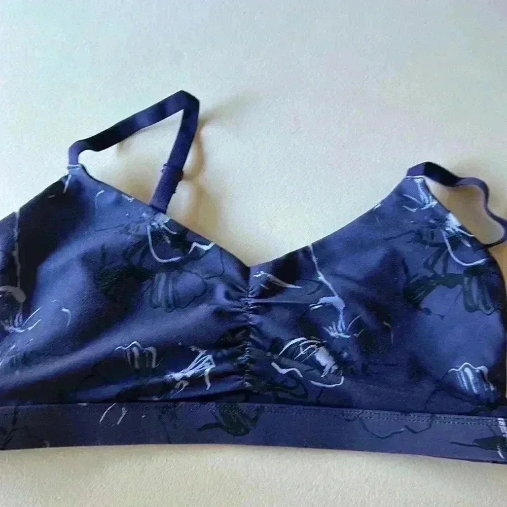 Fabletics - Picture 1 of 2